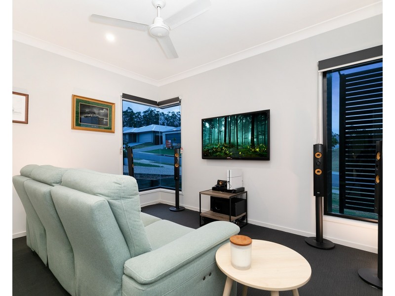 8 Rosella Way, Deebing Heights QLD 4306