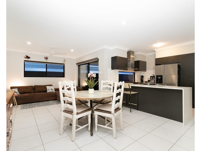 8 Rosella Way, Deebing Heights QLD 4306