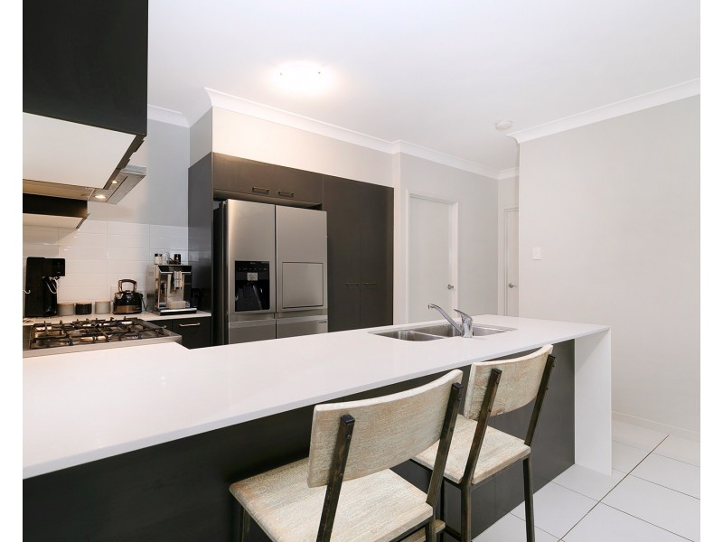 8 Rosella Way, Deebing Heights QLD 4306