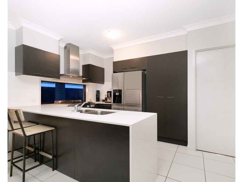 8 Rosella Way, Deebing Heights QLD 4306