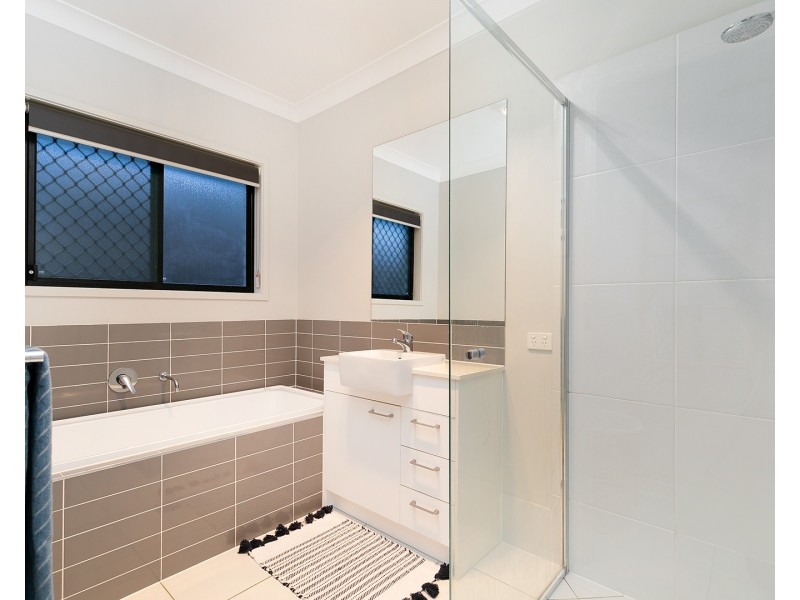 8 Rosella Way, Deebing Heights QLD 4306