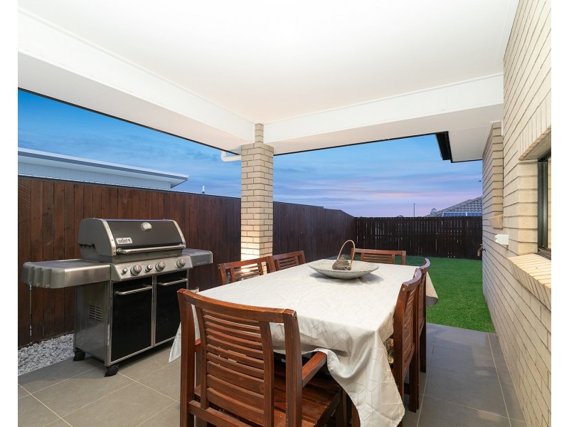 8 Rosella Way, Deebing Heights QLD 4306