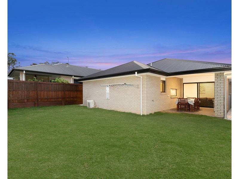 8 Rosella Way, Deebing Heights QLD 4306