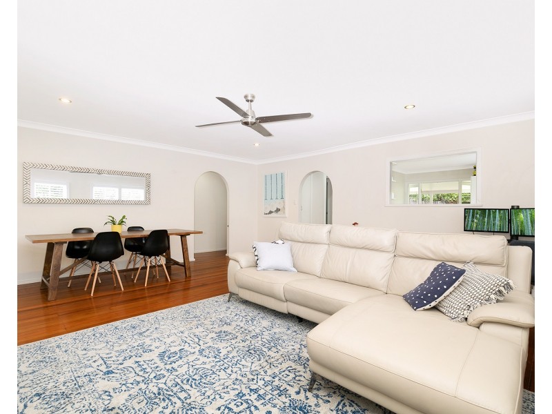 24 Noreen Street, Chapel Hill QLD 4069