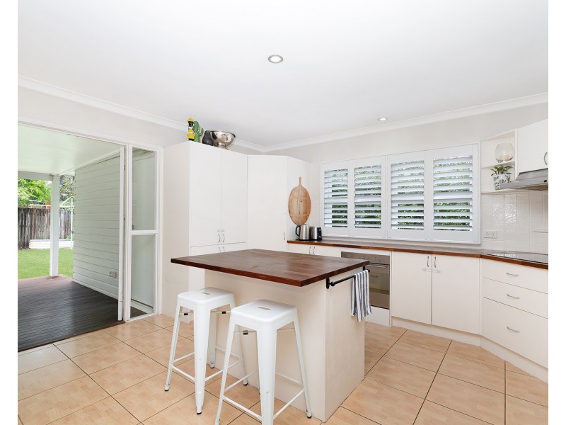 24 Noreen Street, Chapel Hill QLD 4069