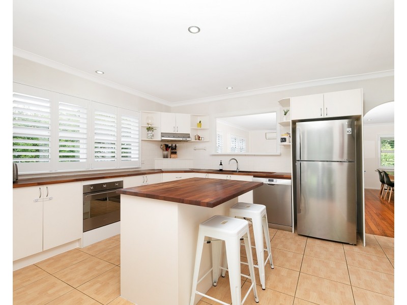 24 Noreen Street, Chapel Hill QLD 4069