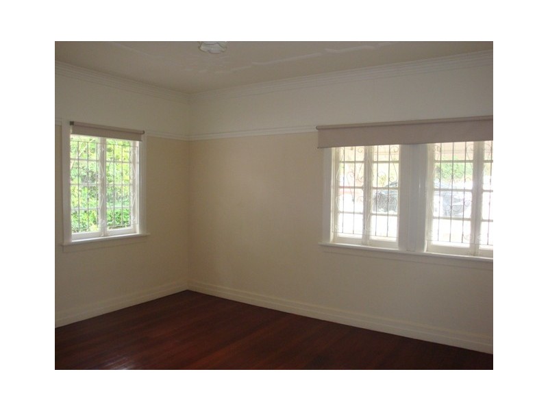 24 Henderson Street, Oxley QLD 4075