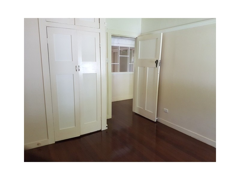 24 Henderson Street, Oxley QLD 4075