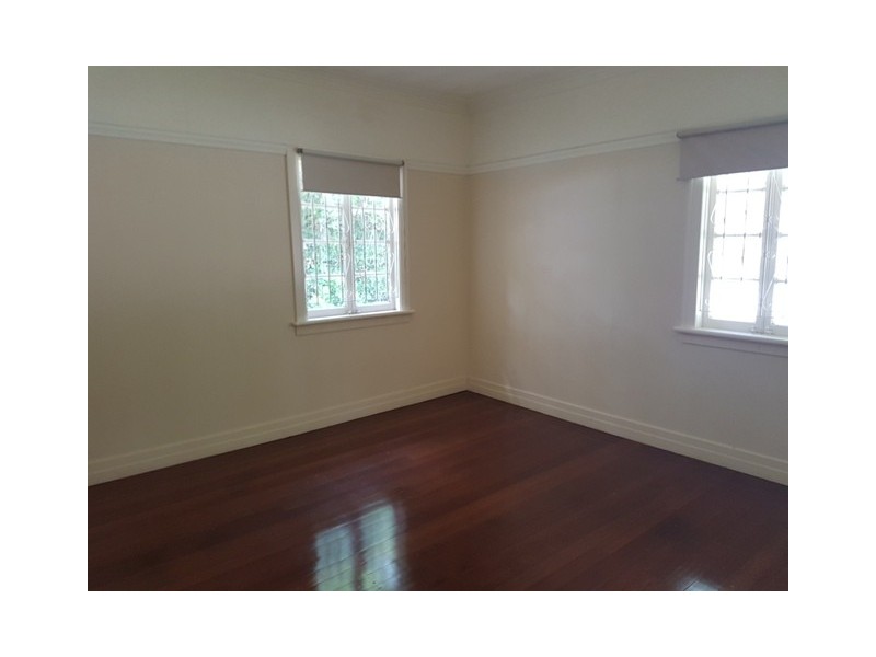 24 Henderson Street, Oxley QLD 4075