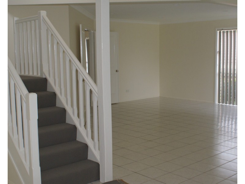 8 Epworth Street, Oxley QLD 4075