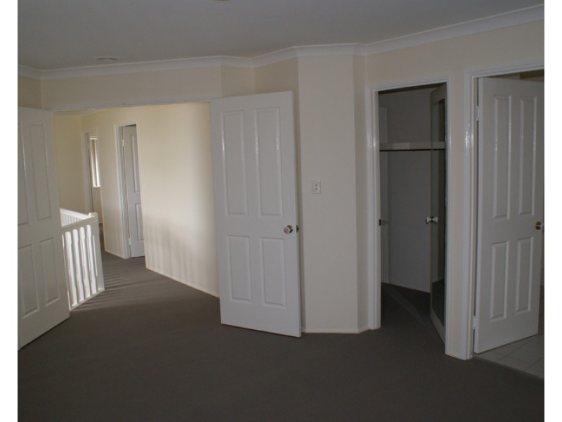 8 Epworth Street, Oxley QLD 4075