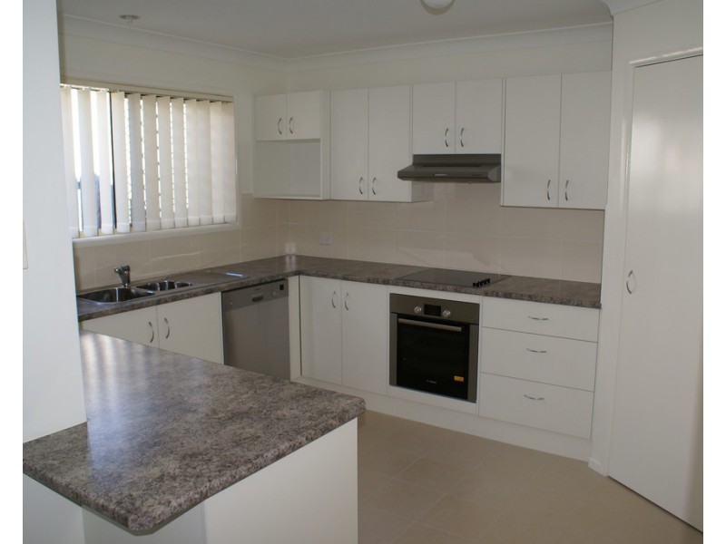 30 Vivian Street, Tennyson QLD 4105