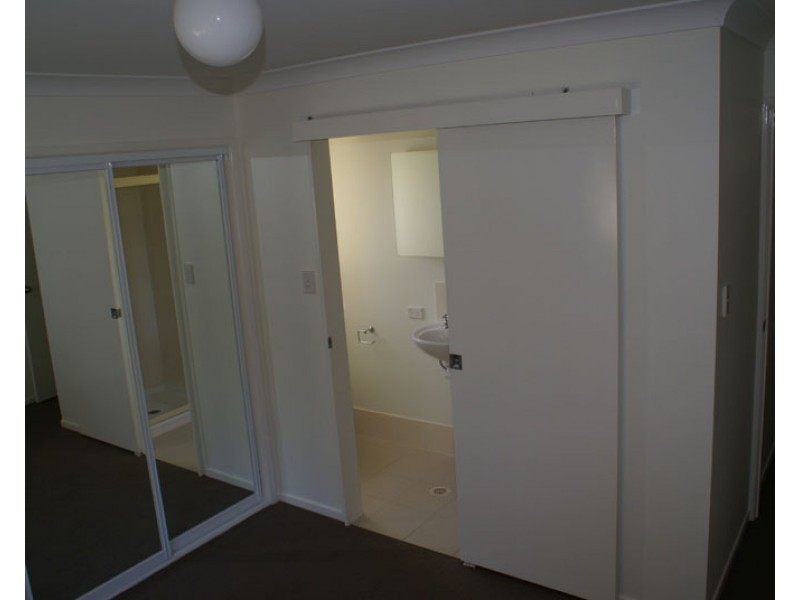 30 Vivian Street, Tennyson QLD 4105