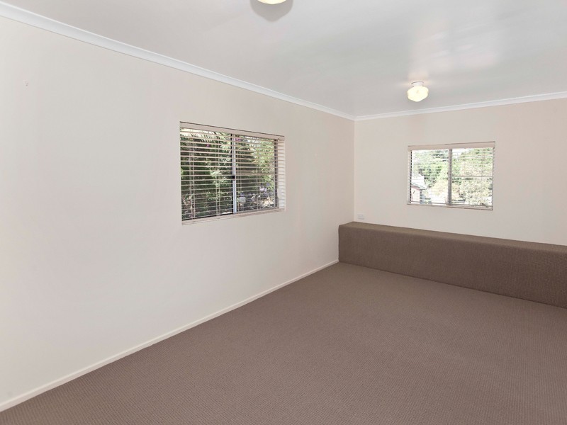 84 Bannerman Street, Oxley QLD 4075