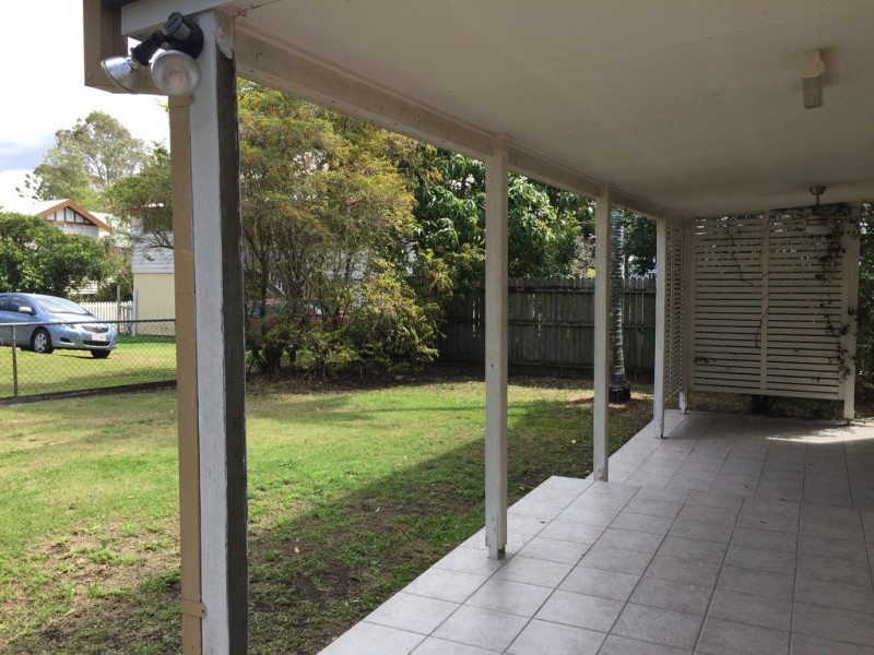 158 Venner Road, Fairfield QLD 4103