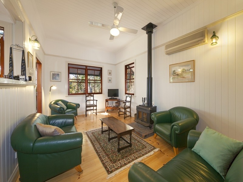 19 Wattle Avenue, Yeerongpilly QLD 4105