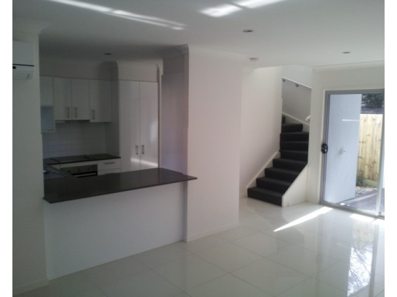 17a Skew Street, Sherwood QLD 4075