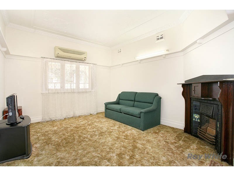 12 Mount Avenue, Roselands NSW 2196