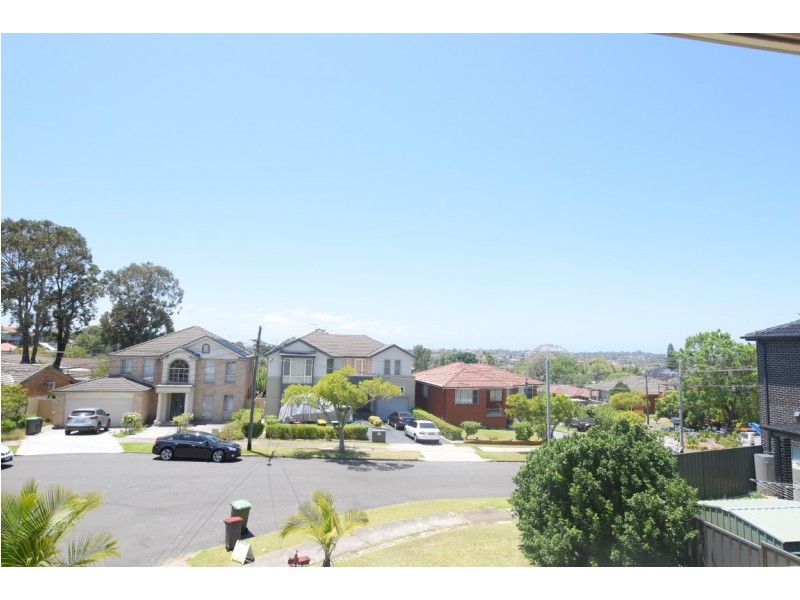 1 MAPLE COURT, Greenacre NSW 2190