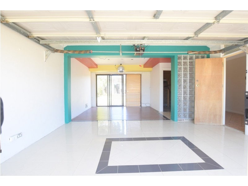 1 MAPLE COURT, Greenacre NSW 2190