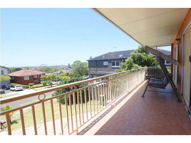 1 MAPLE COURT, Greenacre NSW 2190
