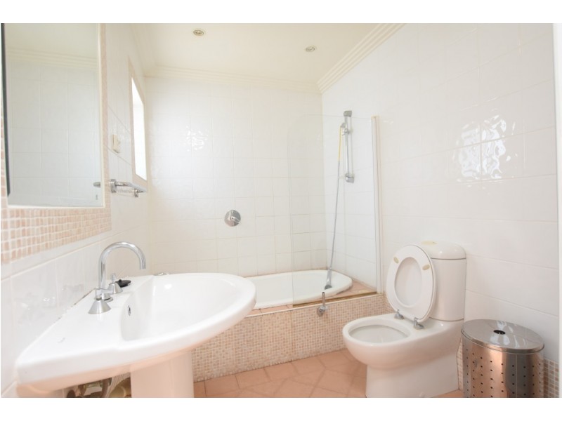 1 MAPLE COURT, Greenacre NSW 2190