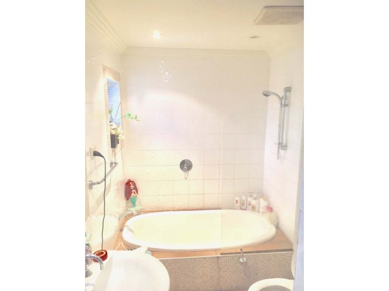 1 MAPLE COURT, Greenacre NSW 2190