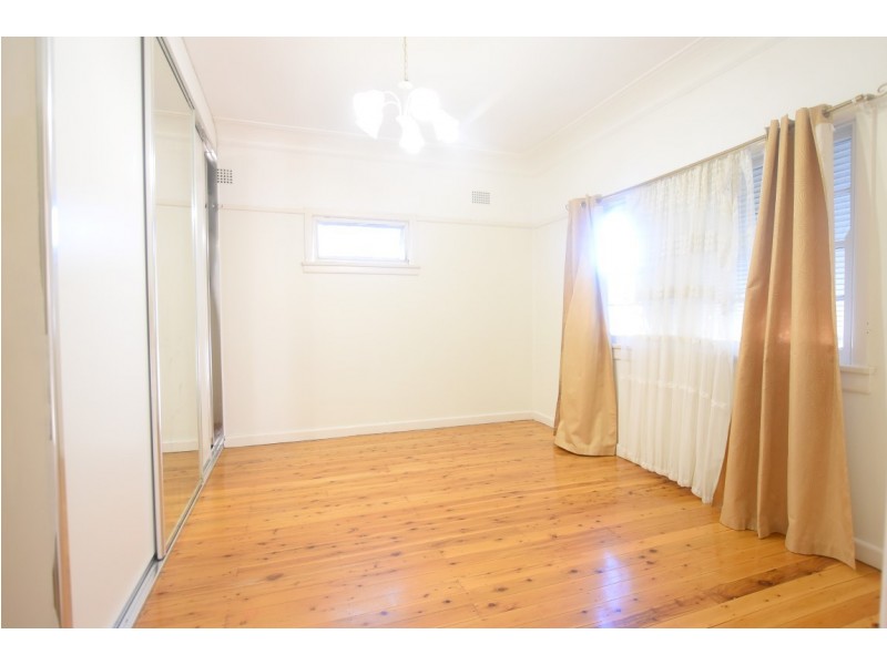 18 BLENMAN AVENUE, Punchbowl NSW 2196