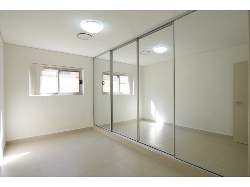 18 JEAN ST, Greenacre NSW 2190