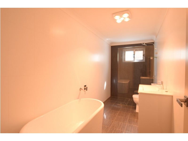 18 JEAN ST, Greenacre NSW 2190