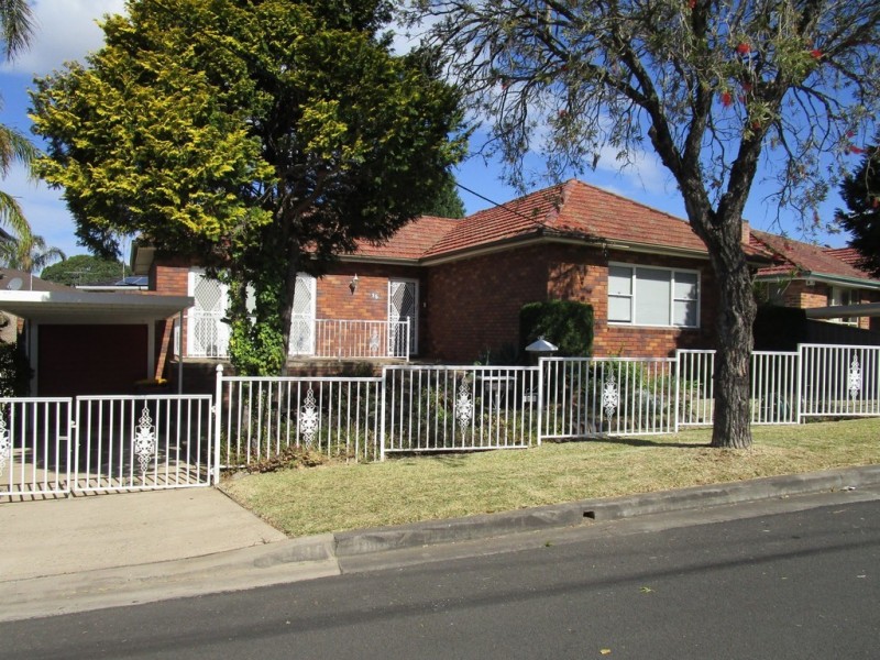 15 Robertson Crescent, Mount Lewis NSW 2190