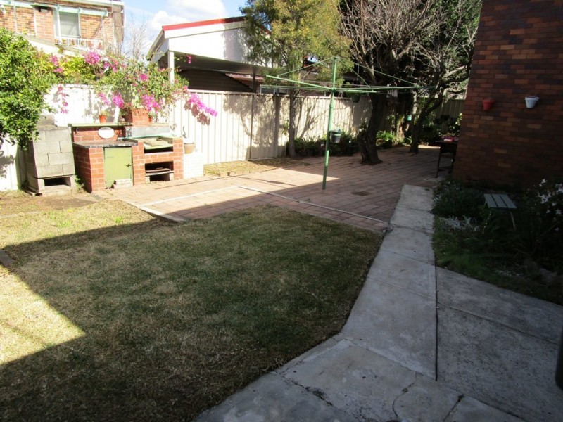 15 Robertson Crescent, Mount Lewis NSW 2190