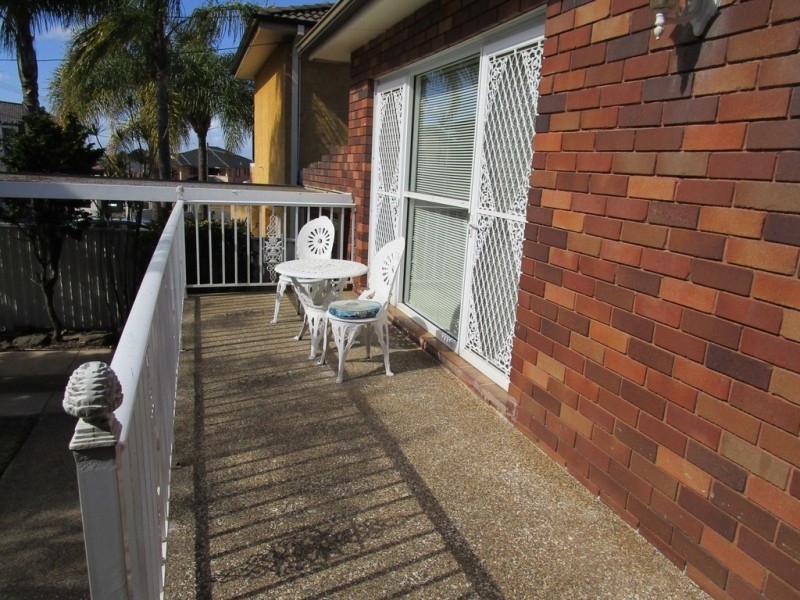 15 Robertson Crescent, Mount Lewis NSW 2190