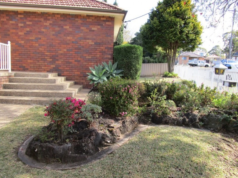 15 Robertson Crescent, Mount Lewis NSW 2190