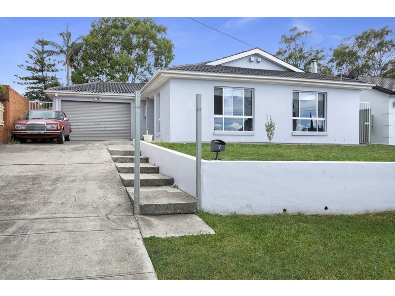 7 Baringa Close, Green Valley NSW 2168