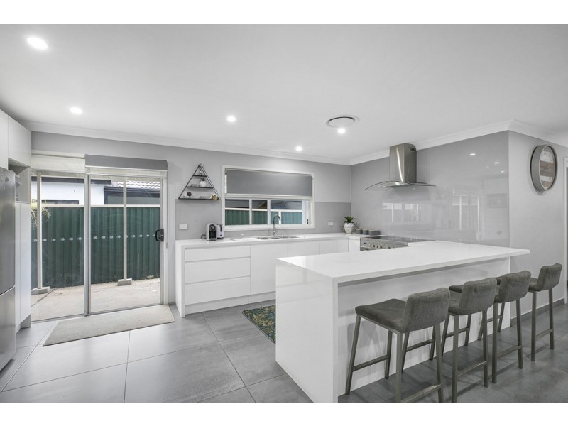 7 Baringa Close, Green Valley NSW 2168