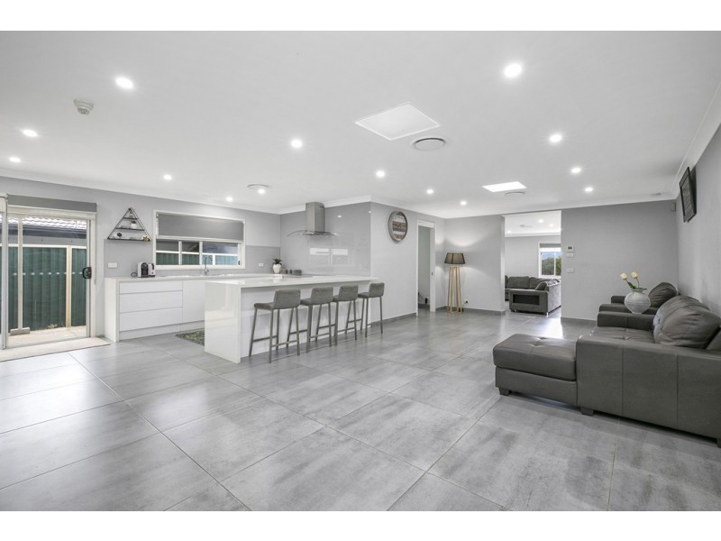 7 Baringa Close, Green Valley NSW 2168