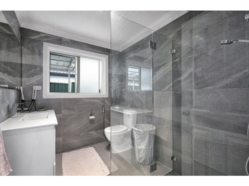 7 Baringa Close, Green Valley NSW 2168