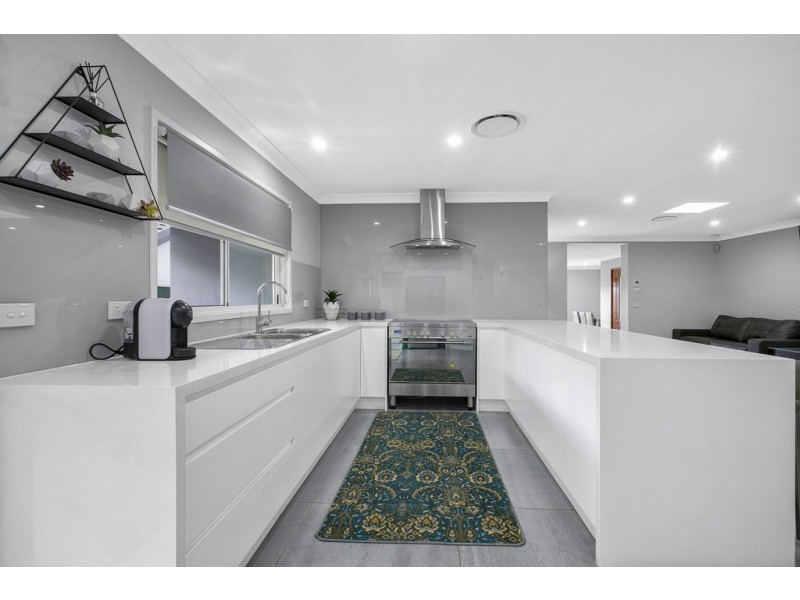 7 Baringa Close, Green Valley NSW 2168