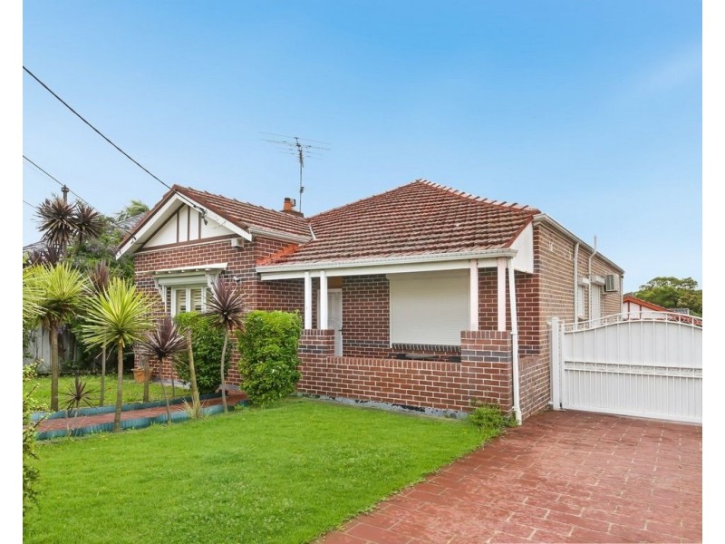 4 PENTLAND AVE, Roselands NSW 2196