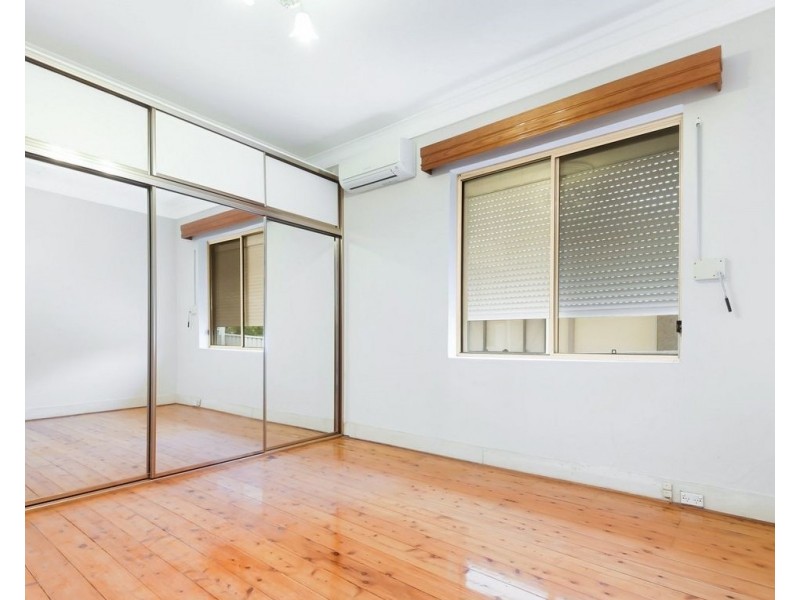 4 PENTLAND AVE, Roselands NSW 2196