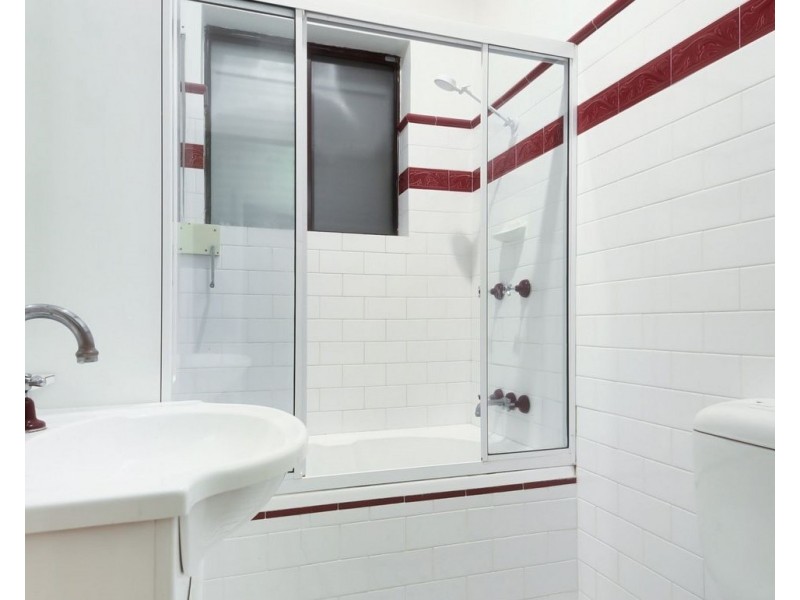 4 PENTLAND AVE, Roselands NSW 2196