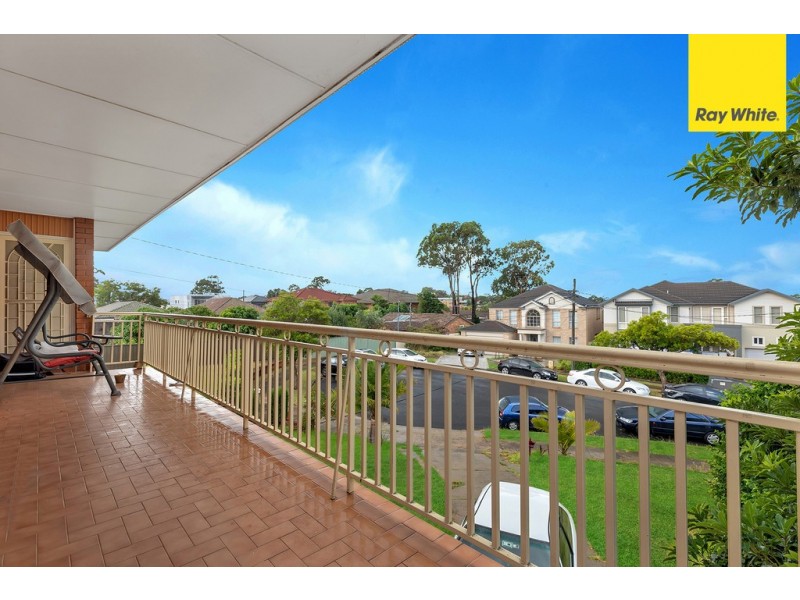 1 Maple Court, Greenacre NSW 2190