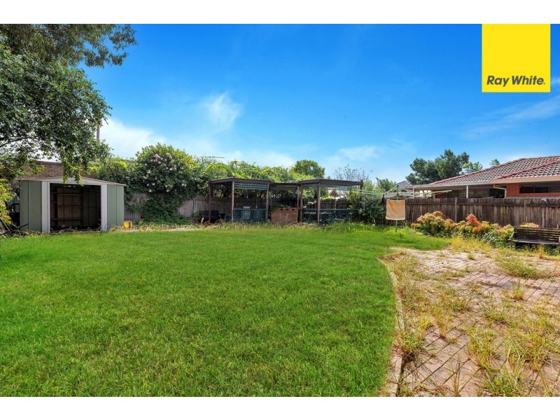 1 Maple Court, Greenacre NSW 2190