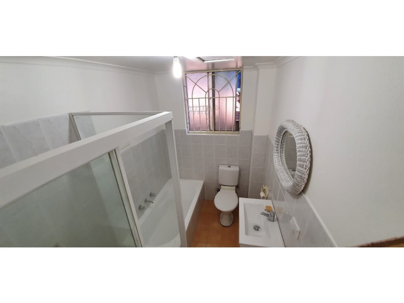 2/114 Rossmore Avenue, Punchbowl NSW 2196