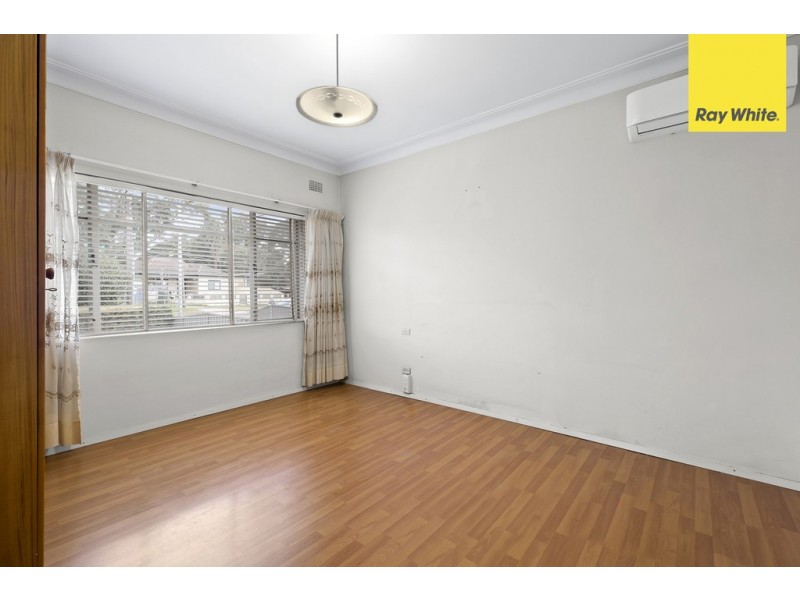 11 Endeavour Road, Georges Hall NSW 2198