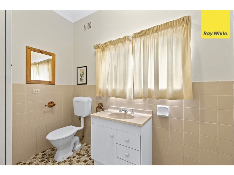 11 Endeavour Road, Georges Hall NSW 2198