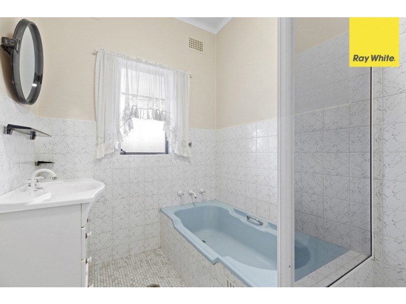 11 Endeavour Road, Georges Hall NSW 2198