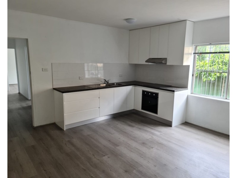 3/2 Lancelot, Punchbowl NSW 2196