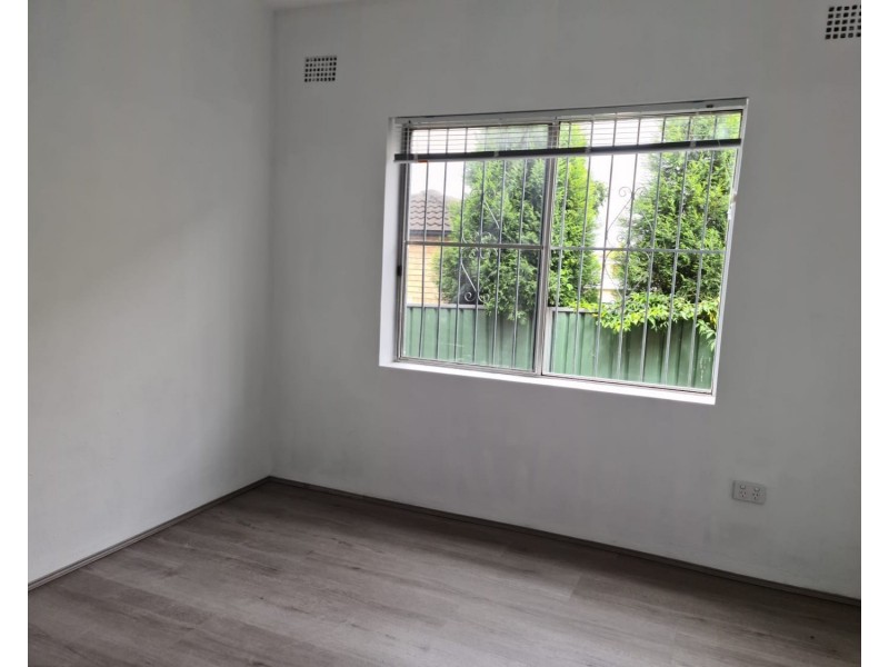 3/2 Lancelot, Punchbowl NSW 2196